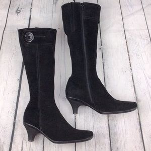La Canadienne Suede Boots. Black. Size 7.5M